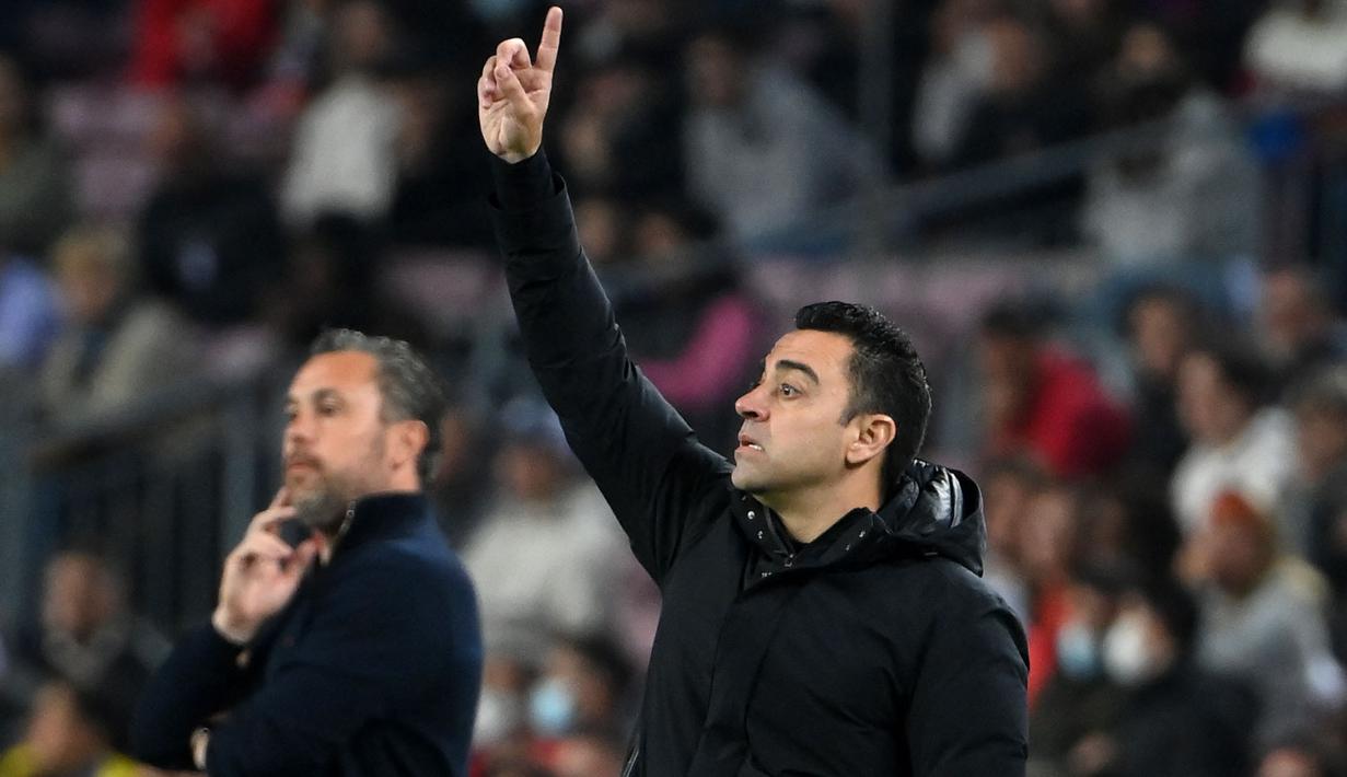 Kekalahan tersebut juga membuat Barcelona semakin terpaut jauh dari Real Madrid sebagai pemuncak klasemen. Oleh sebab itu, Xavi mengungkapkan tak ingin muluk-muluk selain finis empat besar guna bisa bersaing di Liga Champions musim depan. (AFP/Lluis Gene)