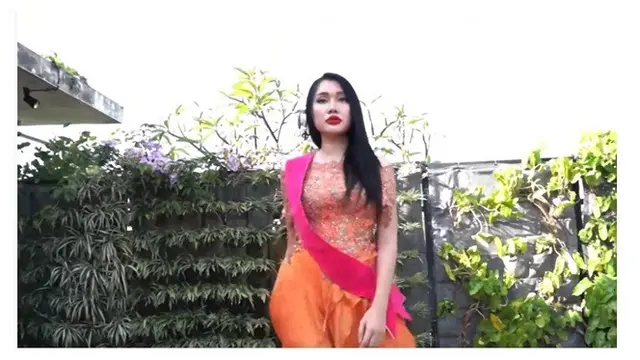 8 Potret Terbaru Lucinta Luna Usai Bebas dari Penjara, Kembali Eksis