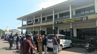 Ratusan petani datangi kantor Saber Pungli Kabupaten Sukabumi, laporkan dugaan pungli oleh perusahaan swasta (Liputan6.com/istimewa)