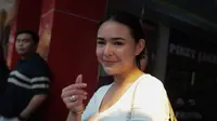 Amanda Manopo Bagikan Momen Lucu, Lindungi Diri saat Ganti Popok Anak