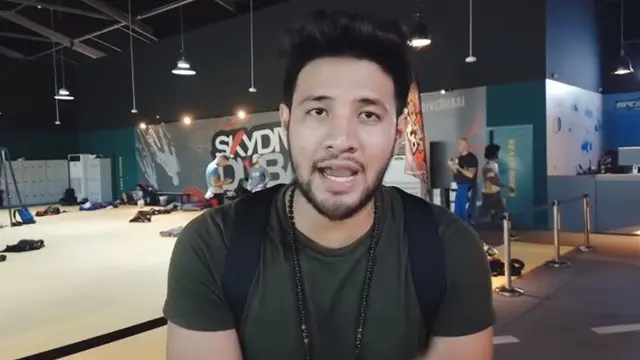 7 Momen Seru Ammar Zoni Saat Berlibur di Dubai, Coba Sky Diving