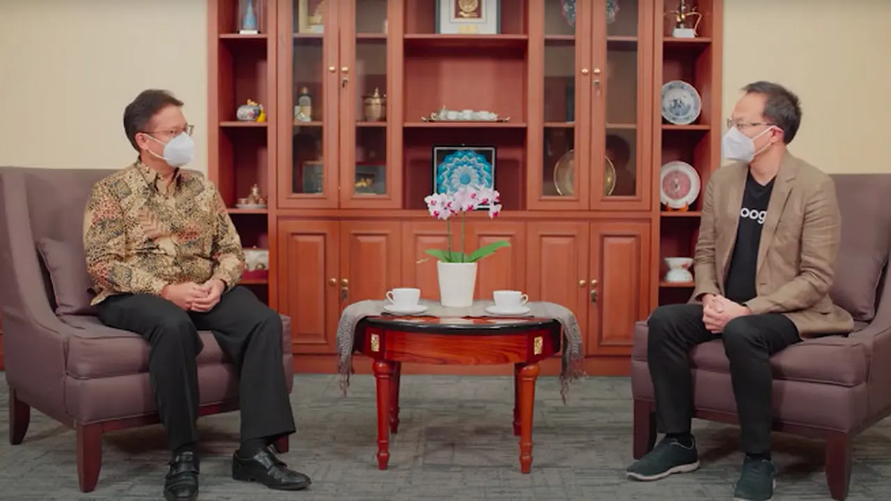 Menkes Budi Gunadi Sadikin (kiri) bersama Randy Jusuf, Managing Director Google Indonesia (kanan) di acara Google for Indonesia (Dok. Google Indonesia)