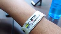 Gelang tiket pertandingan antara Persib kontra Rans Nusantara FC di BRI Liga 1 2022/2023. (Muhammad Faqih/Bola.com)