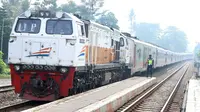 PT KAI Daop 2 Bandung menambah perjalanan kereta api dengan mengoperasikan KA Mutiara Selatan relasi Gambir – Bandung- Surabaya Gubeng – Malang PP. (Arie/Liputan6.com)