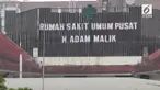 Pihak RS Adam Malik Medan membantah pihaknya mengabaikan pasien rujukan hingga meninggal.
Video rekaman dimana pihak keluarga pasien histeris sempat viral di media sosial. (sab)