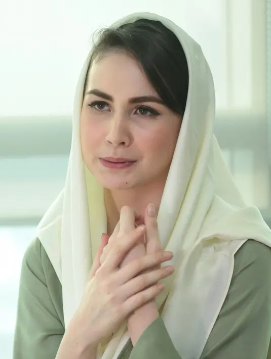 "Kalau dampingin mas Emil bisa 4 kali makan, itu harus makan berat," kata Arumi Bachsin di SCTV Tower, Senayan, Jakarta Pusat, Kamis (1/2/2018). (Adrian Putra/Bintang.com)