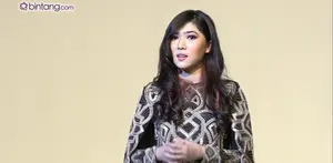  Isyana Sarasvati tidak bisa lepas dari Jimmy, ia selalu membawa Jimmy ketika manggung.