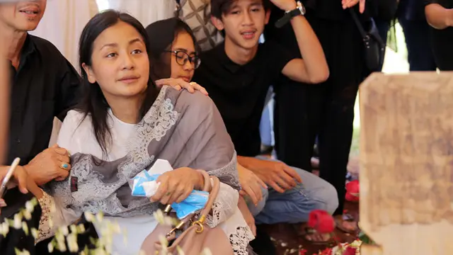 [Bintang] Di Mata Frans Mohede, Ibu Amara Lingua Adalah Sosok yang Menyenangkan