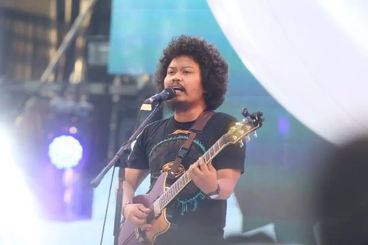 Lagu Akad dari Payung Teduh sedang jadi hits favorit/copyright: KapanLagi.com