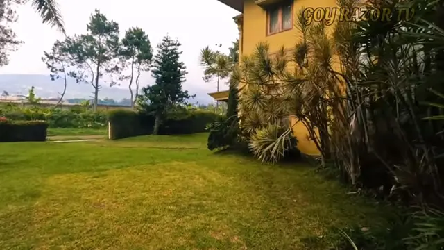 Rumah Tukul Arwana Terbengkalai