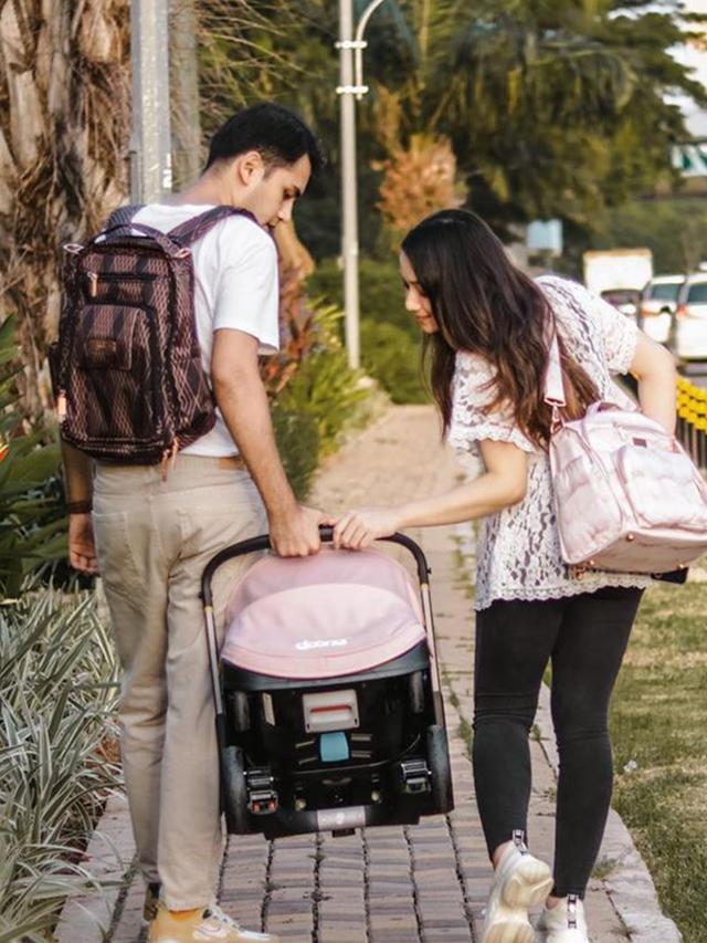 Resmi Jadi Orang Tua, Ini 6 Potret Rizky Alatas dan Adzana Momong Anak