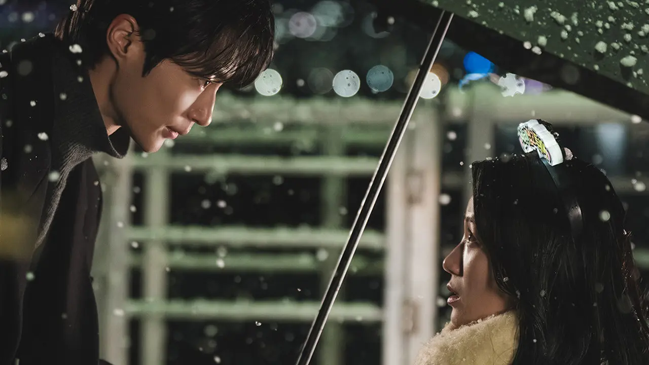 Kim Hye Yoon dan Byun Woo Seok dalam drakor Lovely Runner. (tvN via Soompi)