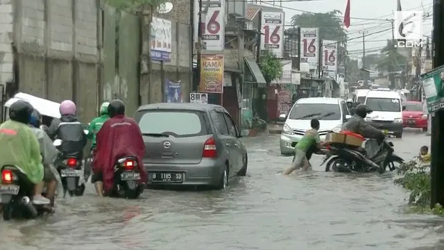 Banjir melanda kawasan Pondok Aren Tangsel, arus lalu lintas menuju kawasan Pondok Aren Macet Total