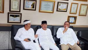 Gubernur Jawa Barat, Dedi Mulyadi, mengumpulkan empat kepala daerah, yaitu Wali Kota Bekasi, Bupati Bekasi, Wali Kota Depok dan Bupati Bogor, untuk membahas solusi penanganan banjir dan progres di masing-masing daerah. (Istimewa)