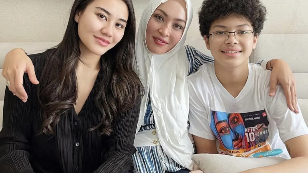 Tampilan Angelina Sondakh Saat Bertemu Aaliyah dan Keanu Massaid