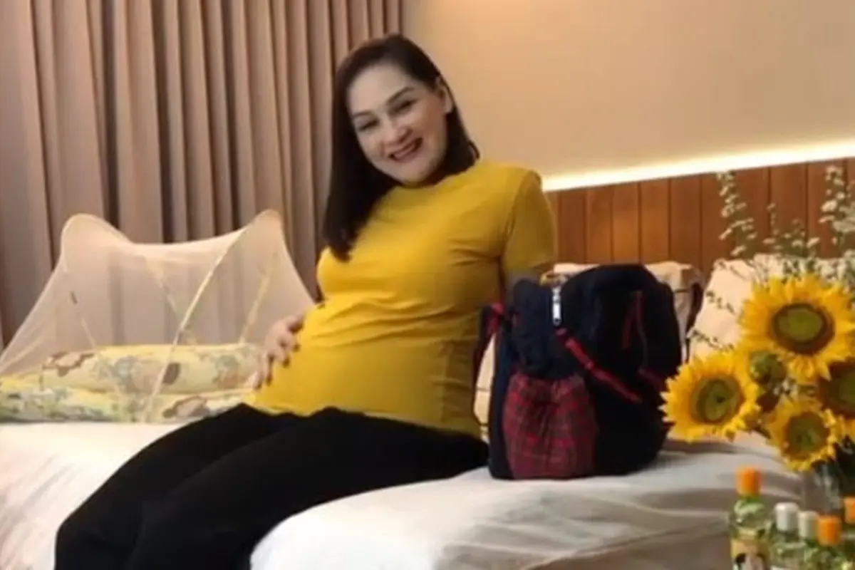 Sudah Hamil 6 Bulan, Ini 6 Potret Mona Ratuliu Pamer Perut Buncit