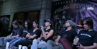 Grup band Slank baru saja merilis album ke-22 mereka yang bertajuk ‘Palalopeyank’. Sedikit ada yang berbeda di albumnya ini dengan ketidakhadiran Abdee Negara, salah satu personel Slank. (Galih W. Satria/Bintang.com)