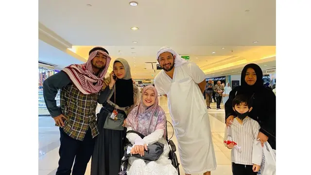 Bertemu saat Umrah, Ini 6 Momen Keakraban Raffi Ahmad dan Ammar Zoni