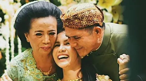 Momo Geisha Resmi Menikah Dengan Nicola Reza Samudra Entertainment Fimela Com