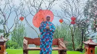 Khofifah berpakaian kimono saat di Taman Wisata Genilangit Magetan. (Dian Kurniawan/Liputan6.com)