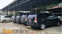 Mobil dinas yang dikembalikan dari anggota DPRD Inhil sudah dua bulan ada di parkiran. (Riauonline.co.id)