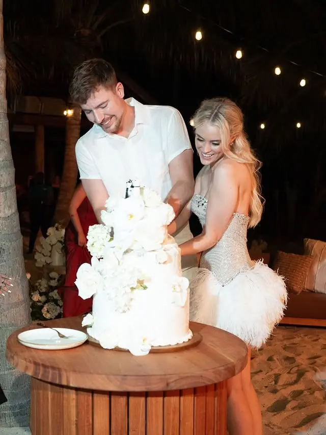 Momen pernikahan MrBeast dengan Thea Booysen (Credit: instagram.com/mrbeast)