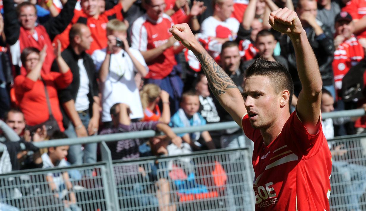 3. Anthony Le Tallec - Menjadi bintang Timnas Prancis saat meraih Piala Dunia U-17 2001 membuatnya diboyong oleh Liverpool. Gabung The Reds dirinya gagal tampil secara regular hingga akhirnya dibuang dan kariernya meredup. (AFP/Francois Lo Presti)