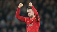 Banyak orang mengira Jordan Henderson merupakan jebolan akademi klub karena telah menghabiskan waktu yang lama dengan Liverpool. Padahal, ia merupakan rekrutan dari Sunderland. Henderson kini telah menjelma menjadi salah satu pemain penting bahkan dipercaya sebagai kapten. (AFP/Lindsey Parnaby)
