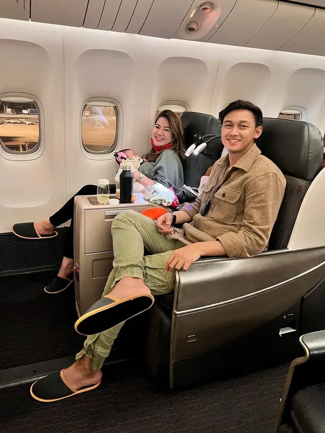 6 Potret Perjalanan Felicya Angelista dan Caesar Hito ke Paris, Banjir Dukungan