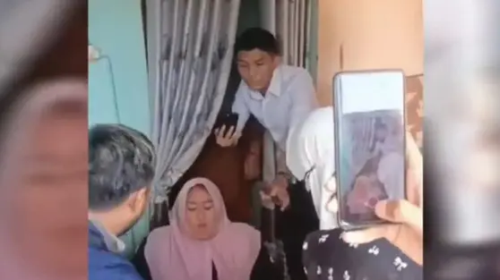 Duduk Perkara Emak-emak Surabaya Tertipu Sembako Murah