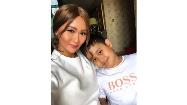Habiskan Puluhan Juta Untuk Game, Ini 5 Potret Kedekatan Inul dengan Anak