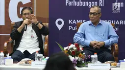 Dirjen Bina Konstruksi Nyoman Syarif Burhanudin (kiri) saat mengadiri diskusi di Jakarta, Kamis (22/2). Penghentian sementara seluruh proyek konstruksi layang dilakukan agar setiap infrastruktur yang dibangun berkualitas. (Liputan6.com/Angga Yuniar)