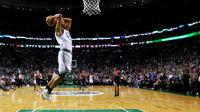 Aksi pemain Boston Celtics Avery Bradley saat menghadapi Washington Wizards (NBA)