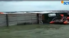 Pihak perusahaan mengawal kepulangan jenasah Ridho Hanafi hingga tiba di kampung halamannya di Lamongan, Jawa Timur.