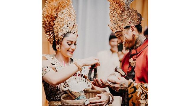 7 Potret Jerinx dan Nora Alexandra Philip Saat Lakukan Upacara Pernikahan Adat Bali