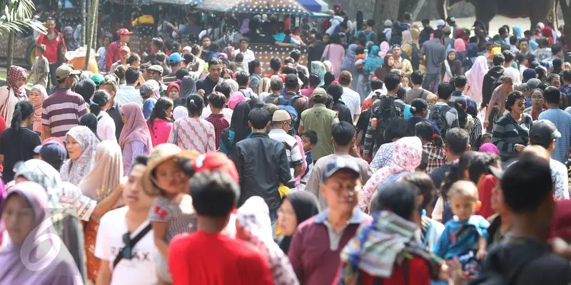 20160707-Libur Lebaran, Ragunan Diserbu Puluhan Ribu Pengunjung-Jakarta