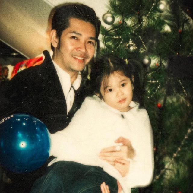 6 Transformasi Ferry Salim dari Muda Hingga Wisuda S1 di Usia 56 Tahun