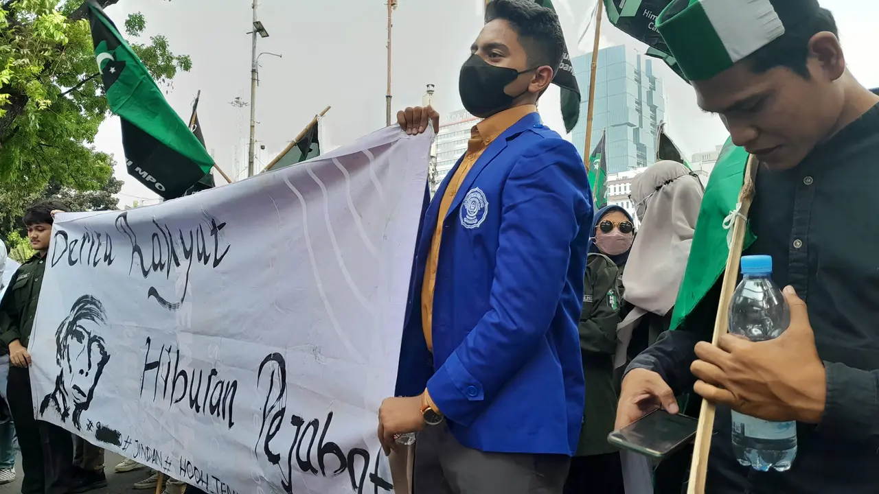 HMI MPO menggelar demo tolak BBM naik di Patung Kuda, Jakarta