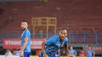 Leonard Tupamahu tak menganggap enteng kekuatan Bhayangkara FC di Liga 1. (twitter.com/PusamaniaBorneo)