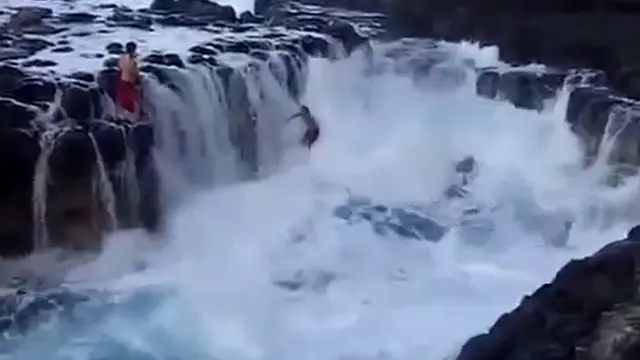 Berani Berenang di Tempat Seperti Ini?