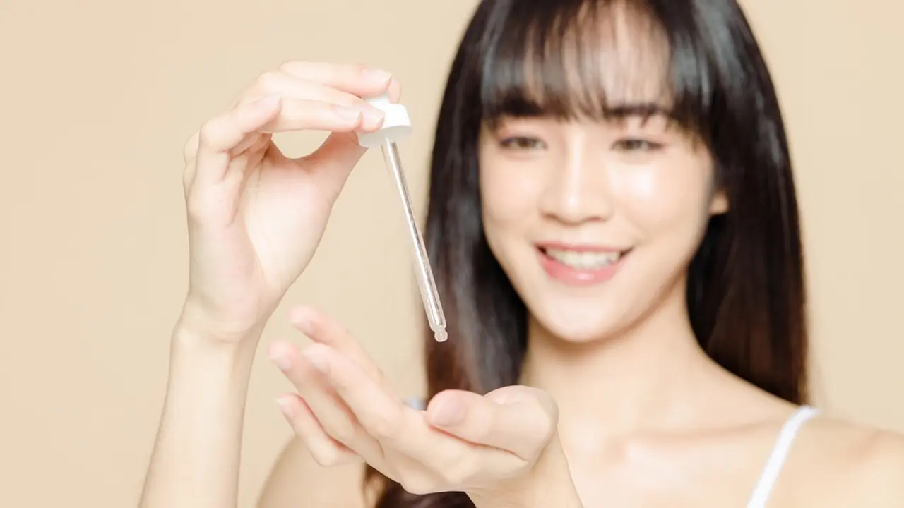 4 Kandungan Skincare yang Ampuh Menenangkan Kulit Kering dan Tips Layering yang Tepat