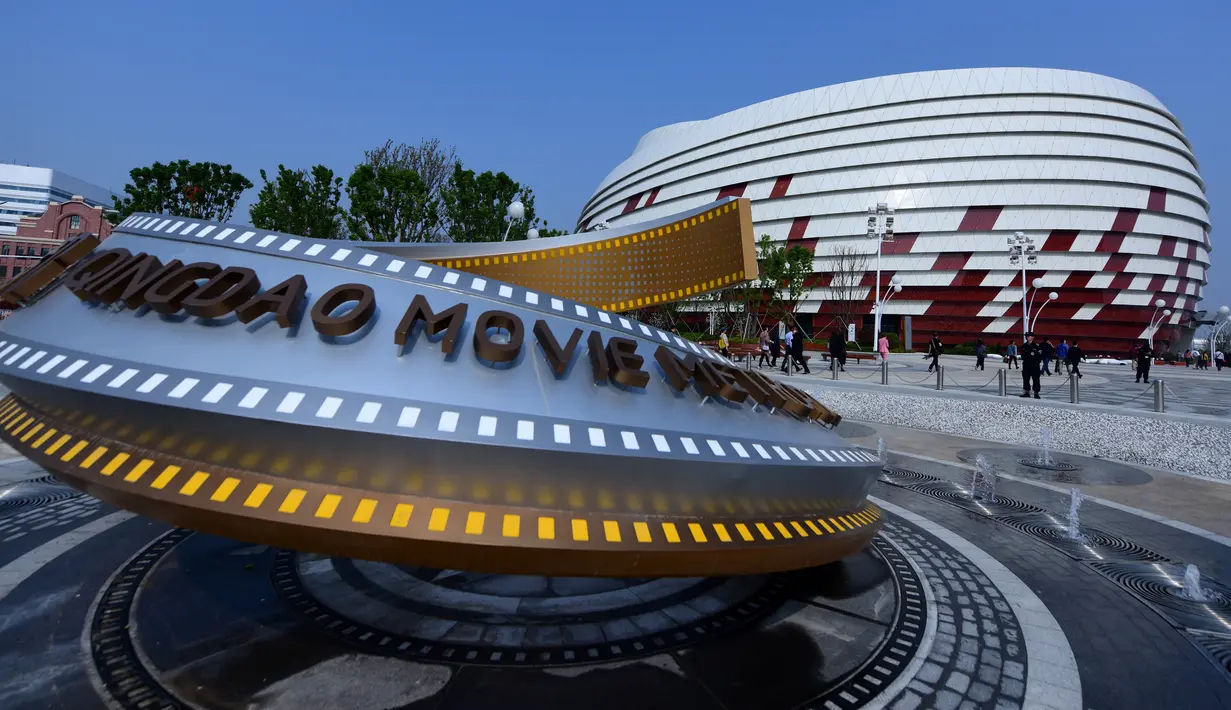Sebuah instalasi terlihat di Qingdao Movie Metropolis di Qingdao, Provinsi Shandong, Sabtu (28/4). Dalian Wanda Group Co, konglomerat ritel dan hiburan China meluncurkan kompleks studio film yang disebut-sebut terbesar di dunia. (AFP/WANG ZHAO)