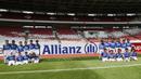 Putra putri dari anggota The Jakmania foto bersama saat menjadi Player Escort Kids pada laga Piala AFC 2019 antara Persija Jakarta melawan Ceres Negros di SUGBK, Jakarta, Selasa (23/4). Kesempatan ini diberikan oleh Allianz. (Bola.com/Peksi Cahyo)
