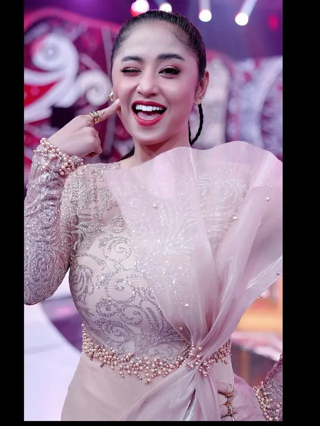Dewi Perssik. (Foto: Instagram @dewiperssikreal)
