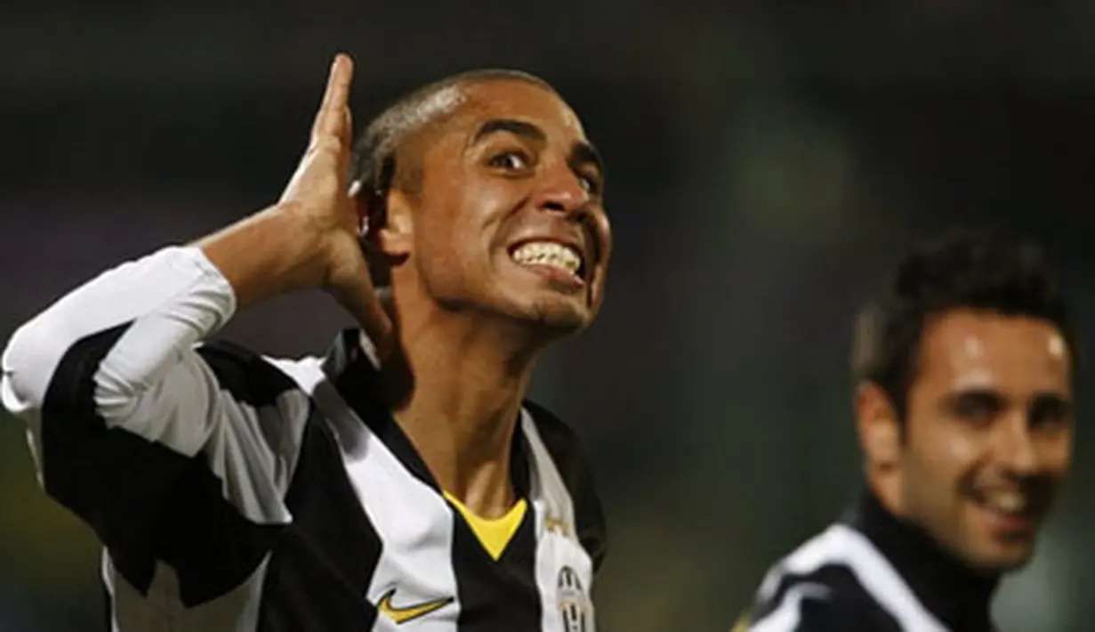 Juventus forward David Trezeguet of France celebrates after he scored a goal against Palermo, during their Serie A football match at Barbera Stadium on February 21, 2009. AFP PHOTO / Marcello PATERNOSTRO