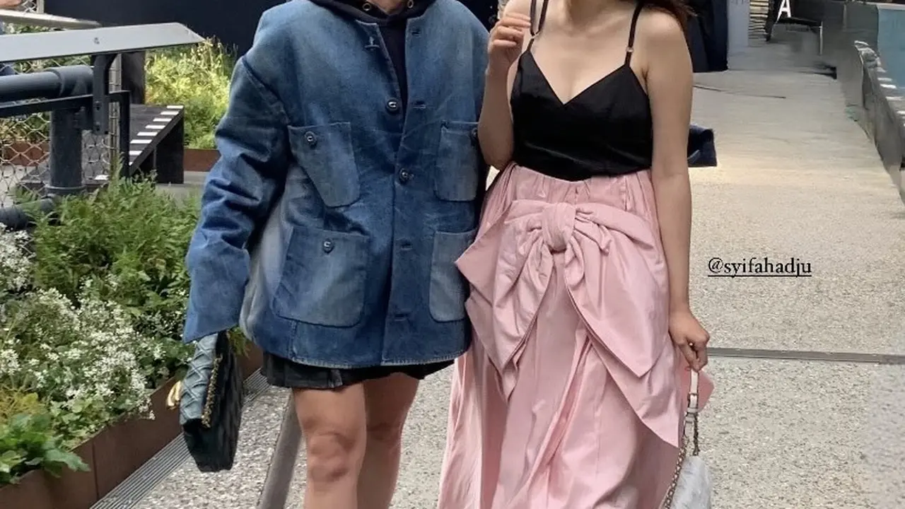 Enzy Storia dan Syifa Hadju saat Hadir di New York Fashion Week