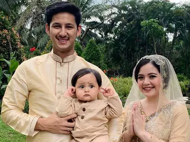 Potret Tasya Kamila bersama sang suami dan putra tercinta kerap ia unggah di media sosial. Penampilan ketiganya pun sering kali tuai pujian dari netizen. (Liputan6.com/IG/@tasyakamila)