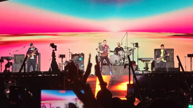<p>Membidik momen konser Coldplay di Singapura lewat kamera Samsung Galaxy S24 Ultra. (/Agustin Setyo Wardani)</p>