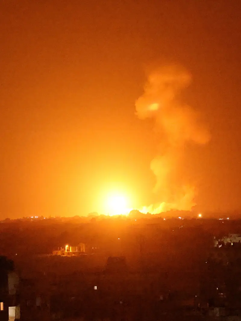 FOTO: Israel Lancarkan Serangan Udara Terhadap Gaza