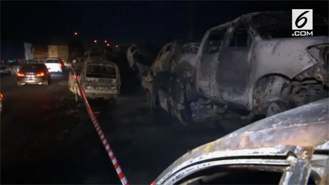 Sebuah truk pengangkut minyak di Nigeria meledak. Akibatnya sejumlah mobil terbakar dan 9 orang tewas.